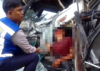 Ngantuk! Bus Tabrak Truk di KM 41 Tol Jagorawi, Kernet Alami Luka-luka