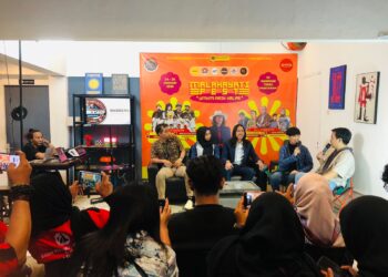 Pelaksana acara Sahroji saat menjelaskan konsep pemberdayaan UMKM dalam Malahayati Fest 2025.