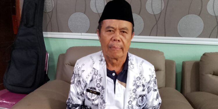 Ketua terpilih PGRI Cabang Gunung Putri Mad Toha saat memberikan sambutan dalam konferensi periode 2025-2030.