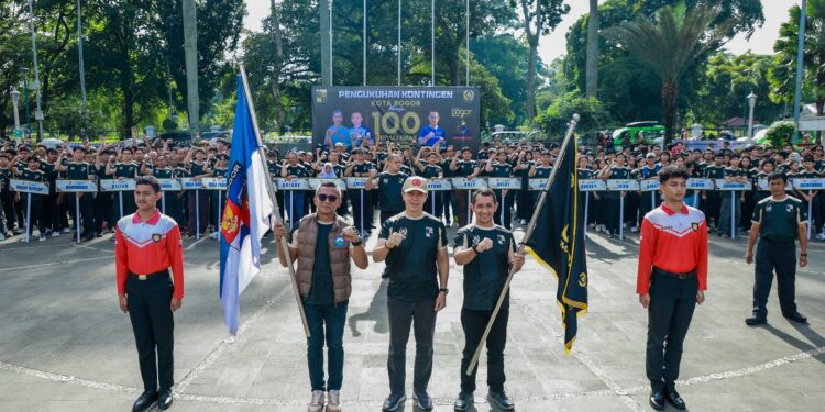 Wali Kota Bogor Dedie A. Rachim saat mengukuhkan ratusan atlet dan pelatih Kontingen Kota Bogor untuk Porprov XV Jabar 2026.