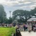 Keluarga dan wisatawan menikmati suasana libur akhir tahun di Alun-alun Kota Bogor