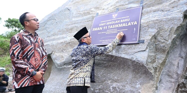 Pemerataan Pendidikan, Wamendikdasmen Atip Resmikan SMAN 11 Tasikmalaya