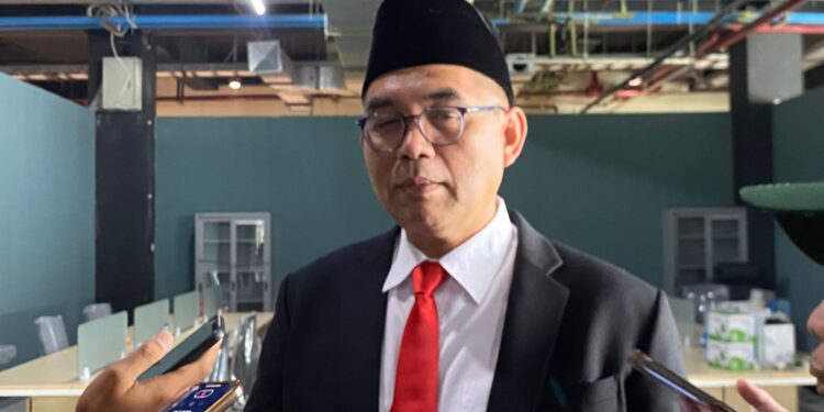 Sekda Kabupaten Bogor Ajad Rohmat Jatnika saat memberikan tanggapan terkait persoalan gagal bayar proyek Tahun 2025