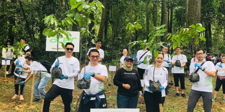 Nggak Cuma Teknologi, Acer Indonesia Juga Peduli Bumi Lewat Aksi Tanam Pohon