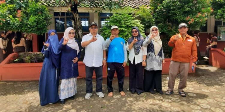 Satu Kelas untuk 700 Siswa? SDN Situsari 02 Belajar 4 Sif