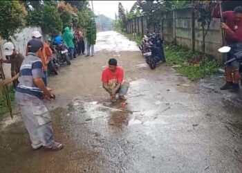 Warga Tlajung Udik Bongkar Jalan Beton Menuju PT Kajama: Kami Kembalikan Jadi Lahan Hijau!