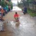 Warga Tlajung Udik Bongkar Jalan Beton Menuju PT Kajama: Kami Kembalikan Jadi Lahan Hijau!