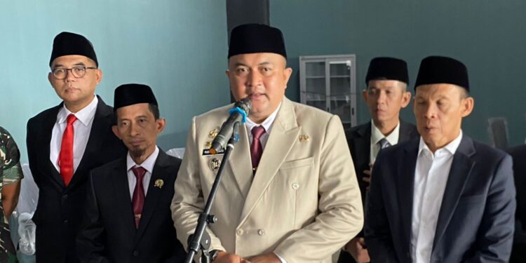 Bupati Bogor Rudy Susmanto saat menjelaskan operasional dua OPD baru di Vivo Mall Sukaraja.