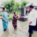 Bupati Tangerang Moch. Maesyal Rasyid saat meninjau lokasi banjir di Perumahan Nuansa Mekarsari 1, Rajeg