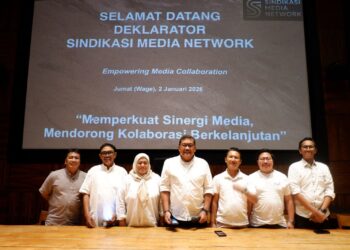 Pembina dan pengurus Sindikasi Media Network saat deklarasi kolaborasi media di Kemang, Jakarta.