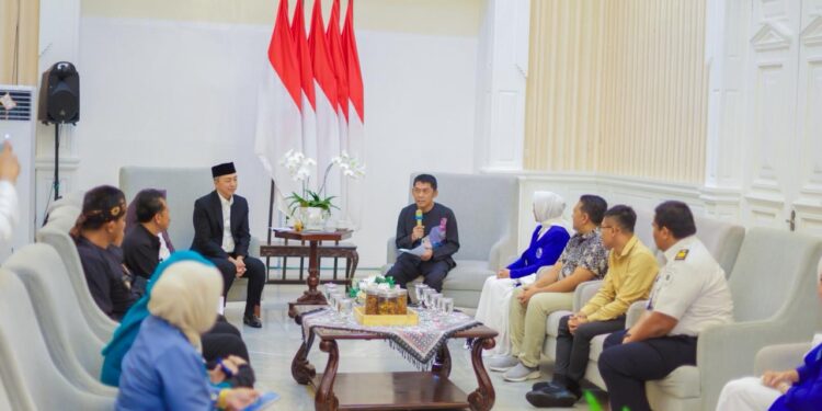 pemkot bogor berikan akta kepada 4 koperasi
