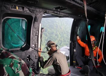 TNI AU luncurkan Helikopter Caracal dalam Membantu Pencarian Pesawat ATR 400