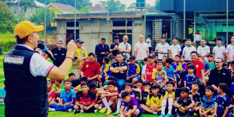 Wali Kota Bogor Dedie Rachim saat memberikan sambutan pada Grand Opening Borussia M’Gladbach Academy Indonesia. Foto: Doc. Pemkot Bogor