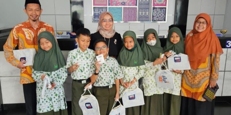 BRI Cabang Lebak Bulus Perkenalkan Literasi Perbankan kepada Siswa SD Sejak Dini