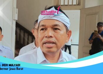 Gubernur Jawa Barat Dedi Mulyadi saat memberikan instruksi terkait program Sekolah Maung kepada Kadisdik Jabar.