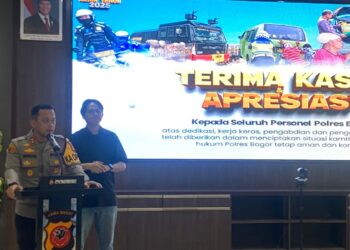 Kapolres Bogor AKBP Wikha Ardilestanto saat memaparkan keberhasilan pengungkapan kasus menonjol sepanjang tahun 2025.