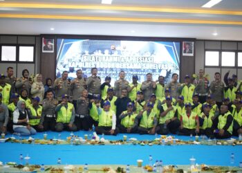 Kapolres Bogor AKBP Wikha Ardilestanto saat memberikan apresiasi kepada anggota Supeltas di Mako Polres Bogor.