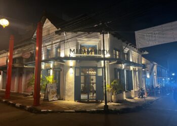 Madam Hoek Bandung: Tempat Nongkrong Heritage yang Cozy Abis