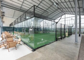 Mau Ngopi Sambil Olahraga, Monarch Padel Bintaro Hadir dengan Nuansa Tropis Kekinian