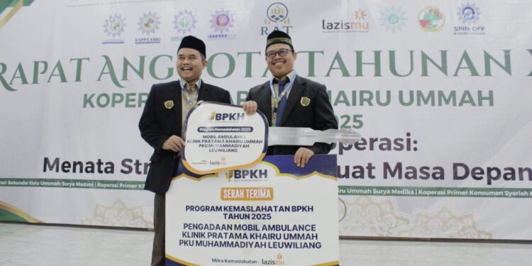 BPKH Serahkan Ambulans di RAT ke-26 Koperasi Syariah Khairu Ummah