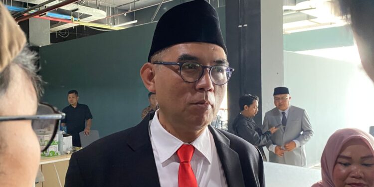 Sekda Kabupaten Bogor Ajat Rochmat Jatnika saat memberikan keterangan terkait mekanisme pembayaran proyek daerah.