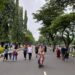 Mendung Tak Menyurutkan Semangat! Gerimis Tipis Tetap Warnai Padatnya CFD Tegar Beriman