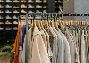 Outlet Bukan Sekadar Diskon: Cara Cerdas Berbelanja di Era Konsumen Rasional