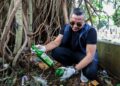 Wakil Wali Kota Bogor Jenal Mutaqin saat memimpin kegiatan Jumat Bersih di kawasan Alun-Alun Kota Bogor.