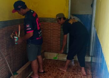 Sambut Ramadan, Karang Taruna Unit 19 Tlajung Udik Bersihkan Musala