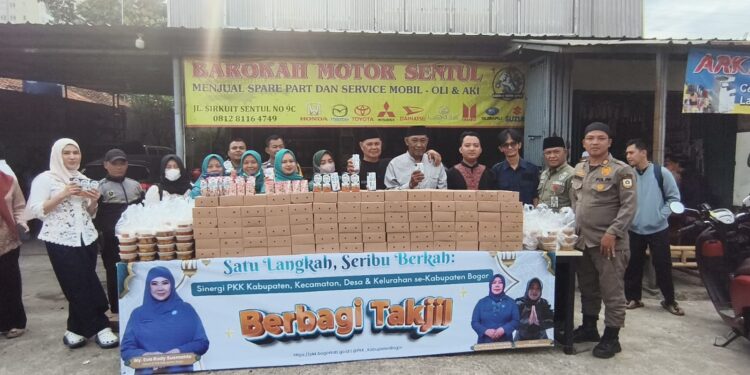 Pemdes Kadumanggu Berbagi 500 Takjil, Ajak Pengusaha Berpartisipasi