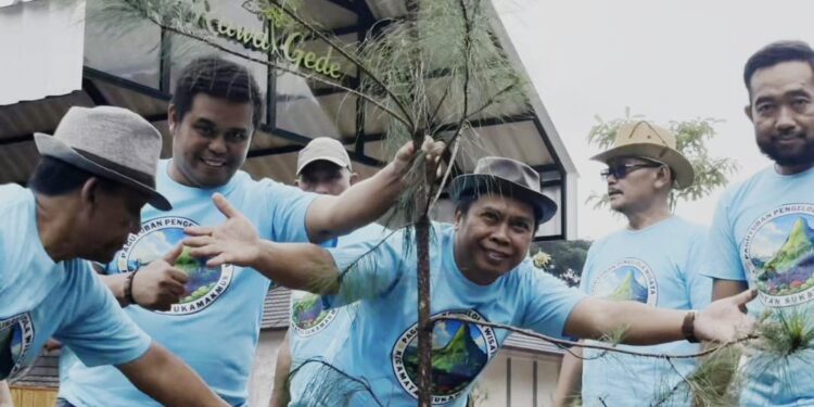 Wujudkan Wisata Ramah Lingkungan dan Cegah Longsor: Paguyuban Wisata Sukamakmur Tanam 200 Pohon