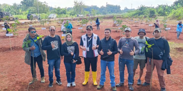 Kecamatan Bojonggede Kolaborasi Bareng PMC Tanam Pohon di Jalur Bomang