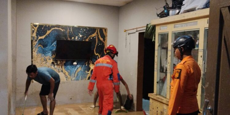 Kali Cijayanti Mengamuk, 73 Rumah Terendam Banjir Capai 1,6 Meter