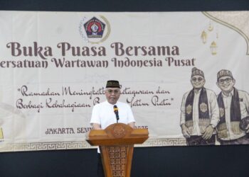 ketua PWI Pusat Akhmad Munir