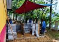 Rogoh Kantong Pribadi, Ipeck Bangun Dua Unit Toilet untuk SDN Hambalang 01
