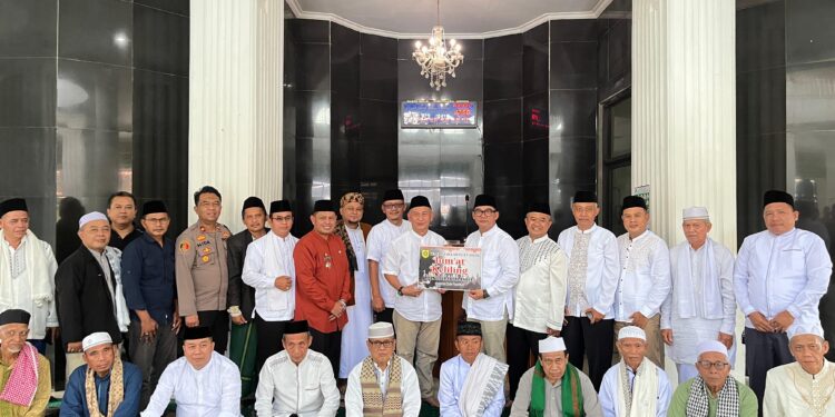 Pemkab Bogor Gelar Jumat Keliling di Jonggol, Salurkan Bantuan Rp100 Juta untuk Masjid