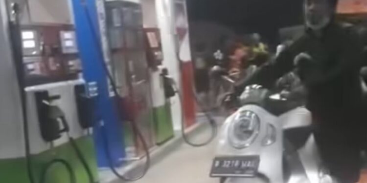 Pertalite Campur Air di SPBU Parung Panjang, Belasan Motor dan Mobil Mogok Massal