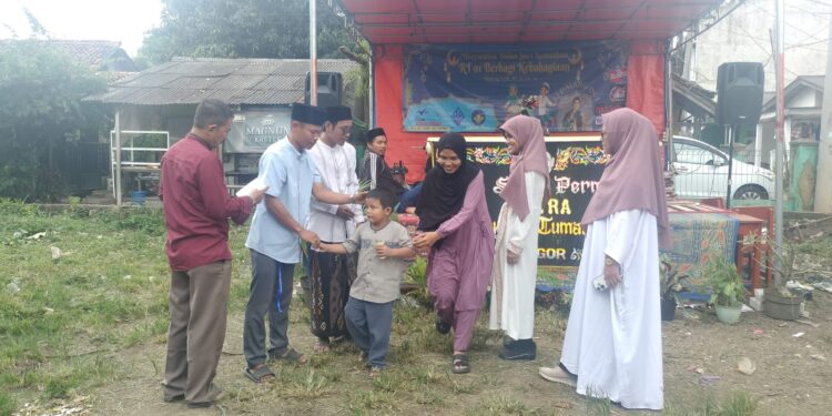 Ketua RT di Tlajung Udik Gandeng Perusahaan Santuni Yatim Jelang Ramadan