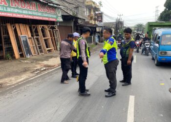 Gagal Salip Truk Tangki, Pengendara Motor Masuk Kolong Usai ‘Adu Banteng’ dengan Mobil Box
