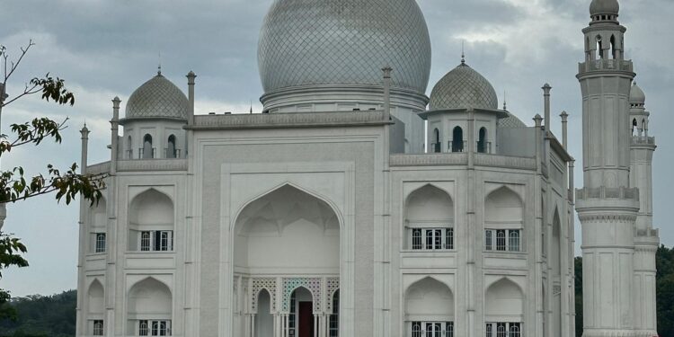 Masjid Budi Guna Citeureup: Replika Taj Mahal di Bogor yang Kaya Filosofi
