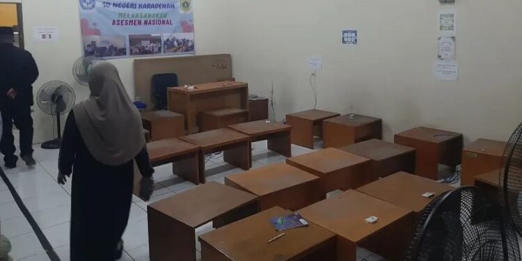 SDN Karadenan 01 Cibinong Dirampok: Maling Tinggalkan Palu dan Pisau di Meja Komputer