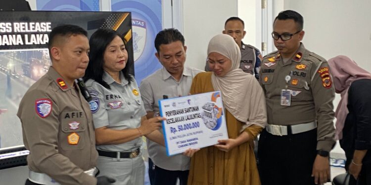 Jasa Raharja Serahkan Santunan Rp50 Juta untuk Korban Tabrakan Maut