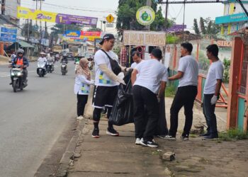 PLN Gunung Putri Dukung Program Presiden melalui Kegiatan Jumat Bersih untuk Wujudkan Lingkungan Sehat dan Bersih