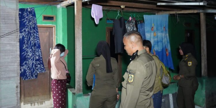 Satpol PP Bogor Jaring 5 PSK Online di Cibinong dan Sukaraja
