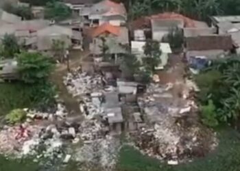 Gunung Sampah di Pinggir Danau Cikeas Udik Viral, Camat: Ini Masalah Krusial