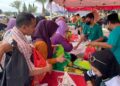 Ratusan Warga Serbu Gerakan Pangan Murah di Masjid Nurul Wathon