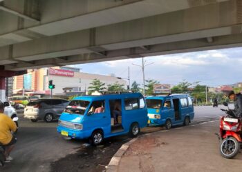 Lamer FlyOver Cileungsi jadi Terminal Bayangan Angkot, Dishub Kemana ??