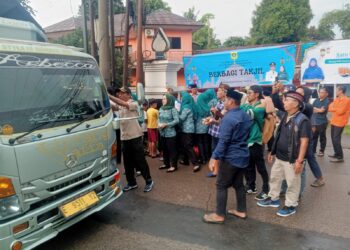 ‎Pemdes Sentul Bagikan 2.500 Paket Takjil untuk Warga