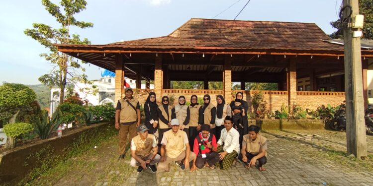 Tebar Kebaikan, IPSM Sukamakmur Bagikan Ratusan Paket Takjil untuk Warga