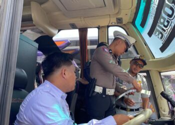 ‎Ram Check Bus di Pool Medal Jaya, Polres Bogor Temukan Bus Belum Layak!‎